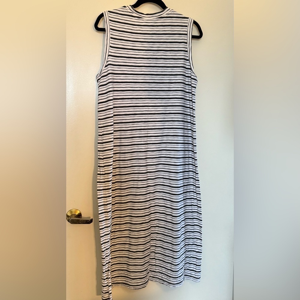 Universal Thread Sleeveless Black and White Crewneck Dress with Side Slits in XL - Picture 6 of 6